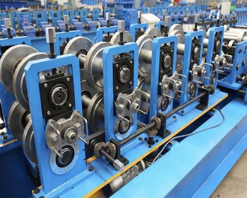 kopen Volledig automatische C Purlin Machine Staalprofiel Cz Purlin Roll Forming Machine 3,0 mm online manufacture